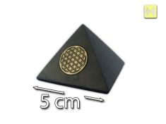 Polierte Schungit-Pyramide mit goldfarbener Blume des Lebens. Die Verbindung aus Naturstein, Symbolkraft und harmonischer Geometrie macht sie zu einem besonderen Blickfang.
