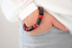 Schungit-Armband „Kondopoga“ mit Korallen