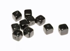 10 polierte Schungit-Perlen "Würfel", 10 mm