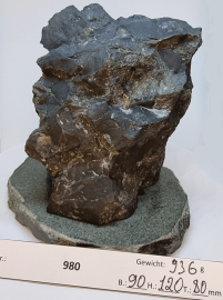 Steinfigur aus Schungit auf Untergestell Nr. 980