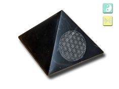 Schungit-Pyramide, 70 mm, mit Gravur "Blume des Lebens"