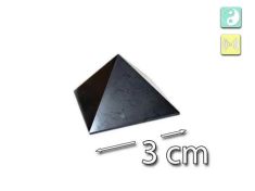 Pyramide en shungite polie de 3 cm avec symboles liés à l’équilibre, à l’aménagement énergétique conscient et à l’utilisation traditionnelle pour l’eau