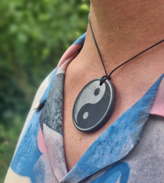 Schungit-Anhänger "Yin-Yang", Gravur
