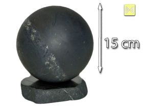 Unpolierter (mattierter) Schungitball mit Ständer.