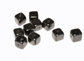 10 polished schungite beads "cube", 10 mm