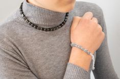 Halskette " Sjamozero" mit Schungit-Würfeln und Metallperlen