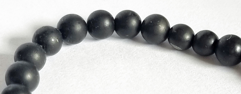 La mia shungite non brilla più.