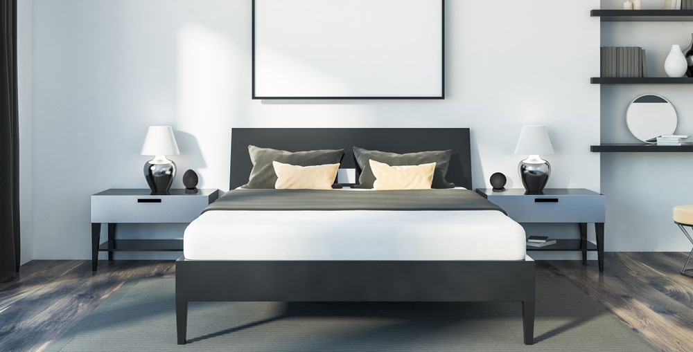 im Schlafzimmer mit Schungit-Kugel rechts und –Ei links